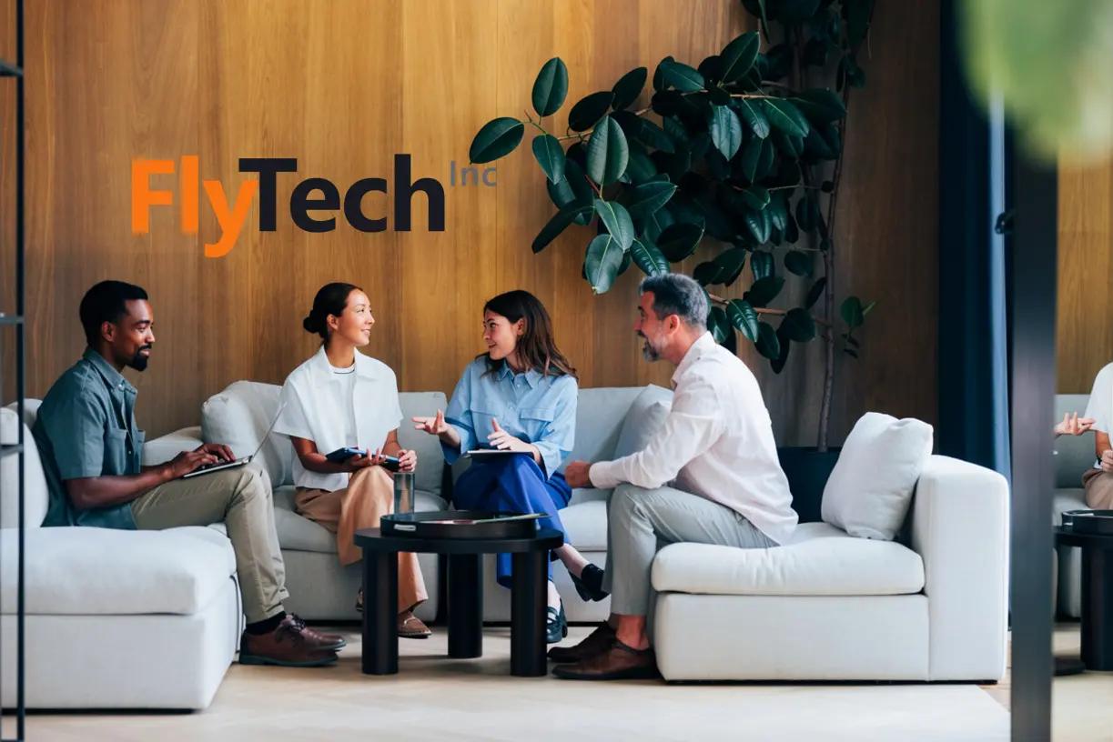 L'équipe FlyTech Inc en session de travail collaboratif.